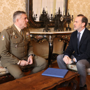Gabriel Le Senne despide al comandante general de Baleares Fernando Luis Gracia en una audiencia institucional