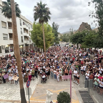 Concentración vecinal en Macael (Almería) por el rapto y violación a una vecina del municipio.  AYUNTAMIENTO DE MACAEL