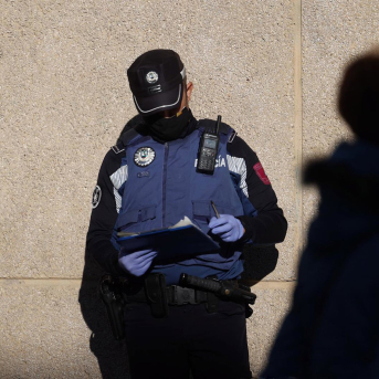 Un agente de la Policía Municipal de Madrid. Eduardo Parra - Europa Press