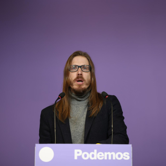 El secretario de organización y portavoz de Podemos, Pablo Fernández, en una rueda de prensa  Alejandro Martínez Vélez - Europa Press