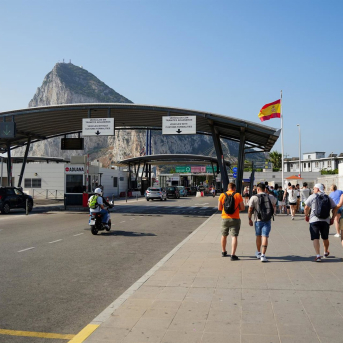 Imágenes de la frontera entre España y el Peñón de Gibraltar. A 12 de junio de 2025 en La Línea de la Concepción, Cádiz (Andalucía). ARCHIVO. Francisco J. Olmo - Europa Press Imágenes de la frontera entre España y el Peñón de Gibraltar. A 12 de junio de 2025 en La Línea de la Concepción, Cádiz (Andalucía). ARCHIVO. Francisco J. Olmo - Europa Press