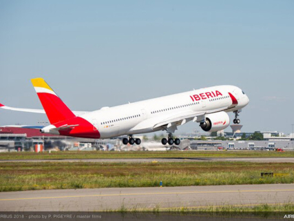Un avión de Iberia despegando. Iberia