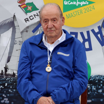 El Rey Emerito, Don Juan Carlos de Borbón, preside la entrega de trofeos de la Regata Rey Juan Carlos I El Corte Inglés Máster en el club náutico, a 29 de septiembre de 2024, en Sanxenxo EUROPA PRESS