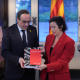 La consellera de Economía y Finanzas de la Generalitat, Alícia Romero, entrega el proyecto de ley de Presupuestos de la Generalitat de 2026 al presidente del Parlament, Josep Rull DAVID ZORRAKINO - EUROPA PRESS