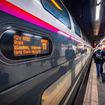 El TGV Inoui que conecta Barcelona y París. SNFC