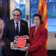 La consellera de Economía Alícia Romero entrega al presidente del Parlament Josep Rull el Proyecto de ley de presupuestos de la Generalitat, a 27 de febrero de 2026, en Barcelona, Cataluña (España). David Zorrakino - Europa Press