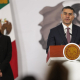 Omar García Harfuch, ministro de Seguridad de México, en primer plano, en una conferencia de prensa de la presidenta, Claudia Sheinbaum. Europa Press/Contacto/Fu Langxisike¡kanieduo