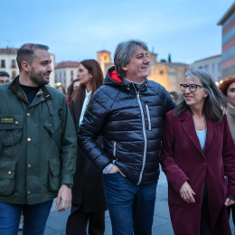 El candidato del PSOE a la Presidencia de la Junta de Castilla y León, Carlos Martínez, en Ávila, donde ha concluido el primer día de campaña con un acto. PSOE CYL