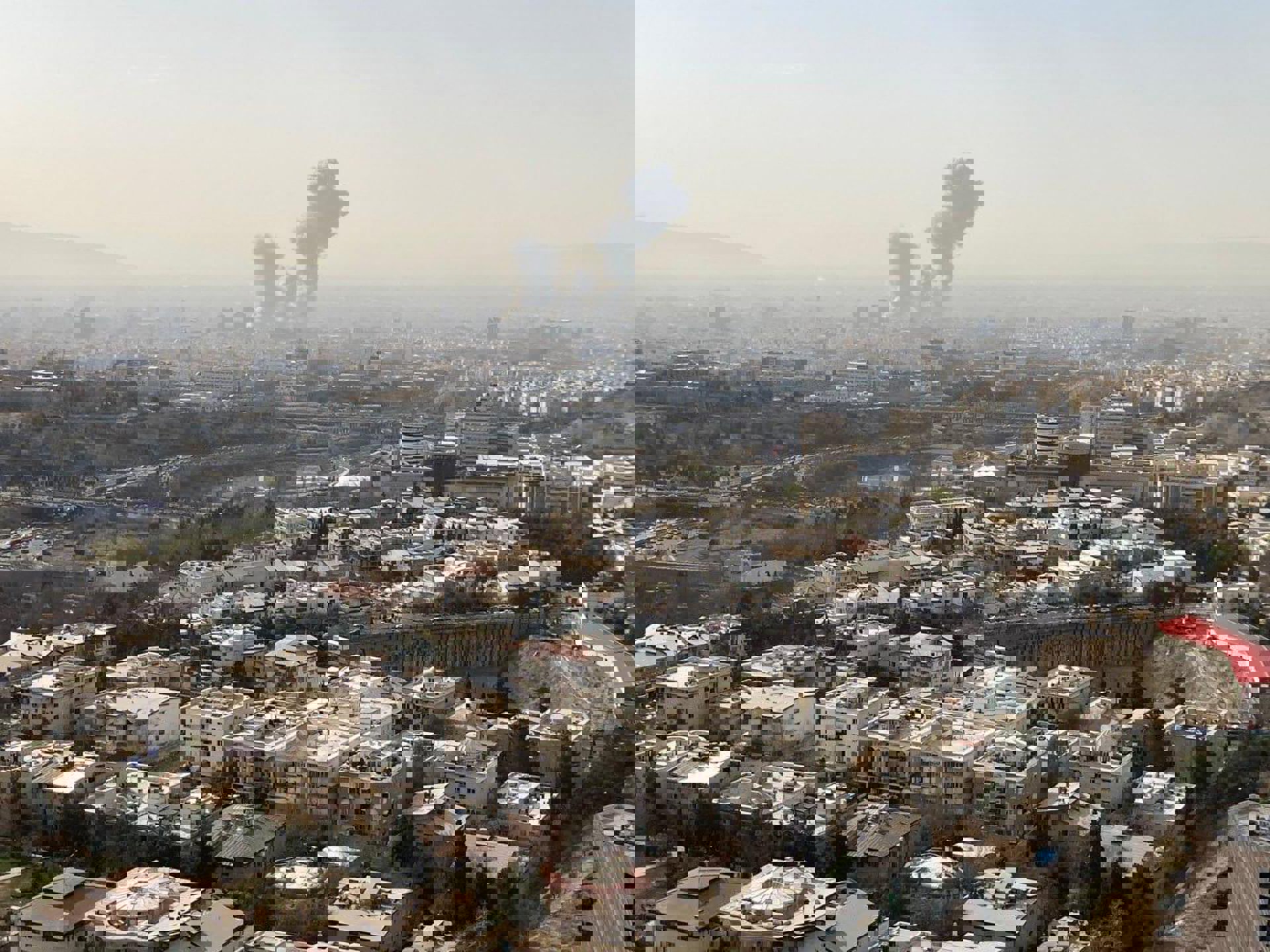 Humo sobre edificios atacados en Teheran, en el marco de la ofensiva de EEUU e Israel contra Irán. Europa Press/Contacto/Tasnim News Agency