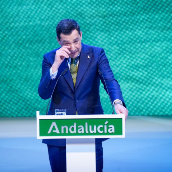 El presidente de la Junta de Andalucía, Juanma Moreno interviene en el acto. A 28 de febrero de 2026 en Sevilla, Andalucía (España).  María José López - Europa Press