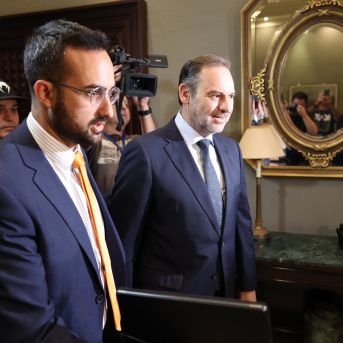 El Parlamento canario amplía hasta finales de julio el plazo para cerrar el dictamen del caso mascarillas El Parlamento canario amplía hasta finales de julio el plazo para cerrar el dictamen del caso mascarillas