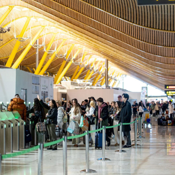 Viajeros en el Aeropuerto Adolfo Suárez Madrid-Barajas. Gabriel Luengas - Europa Press Viajeros en el Aeropuerto Adolfo Suárez Madrid-Barajas. Gabriel Luengas - Europa Press