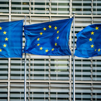 Banderas de la UE en Bruselas Michael Kappeler/dpa