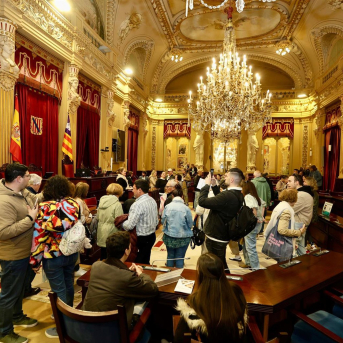 Más de 4.300 personas se acercan al Parlament en sus jornadas de puertas abiertas Más de 4.300 personas se acercan al Parlament en sus jornadas de puertas abiertas