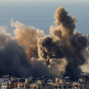 Columnas de humo negro tras un ataque aéreo de Israel contra Burj al Barajneh, en un suburbio al sur de Beirut Europa Press/Contacto/Marwan Naamani Columnas de humo negro tras un ataque aéreo de Israel contra Burj al Barajneh, en un suburbio al sur de Beirut Europa Press/Contacto/Marwan Naamani