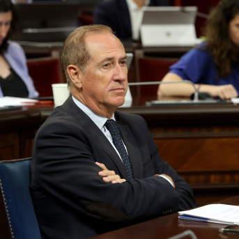 Lafuente admite un grave problema de salinización del agua pero defiende que ya se destinan fondos para atajarlo