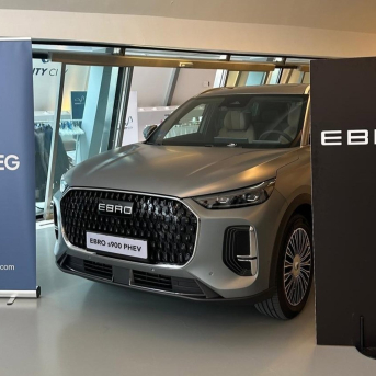 Ebro y Sabseg sellan un acuerdo para renovar toda su flota híbrida enchufable Ebro y Sabseg sellan un acuerdo para renovar toda su flota híbrida enchufable