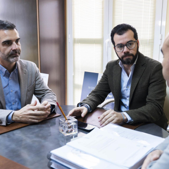 La Junta estrecha la colaboración con Enix para impulsar el desarrollo rural del municipio La Junta estrecha la colaboración con Enix para impulsar el desarrollo rural del municipio