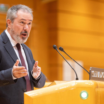 El PSOE llevará a Vito Quiles ante la justicia por la agresión a Santaolalla y promueve una declaración de condena en el Senado