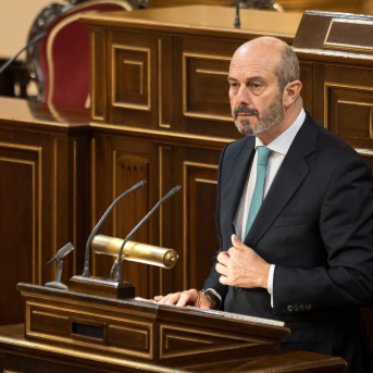 El presidente del Senado, Pedro Rollán, durante la presentación del libro ‘El Rey’ de Manuel García-Pelayo, en el Senado, a 25 de febrero de 2026, en Madrid (España). Diego Radamés - Europa Press
