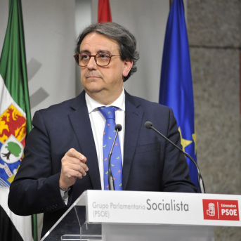 El PSOE acusa a Guardiola de asumir el discurso de Vox sin aportar propuestas propias El PSOE acusa a Guardiola de asumir el discurso de Vox sin aportar propuestas propias