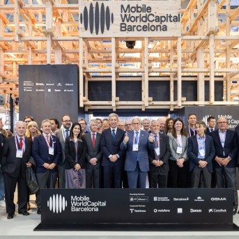 Foto de familia de la visita de Foment al MWC. FOMENT DEL TREBALL Foto de familia de la visita de Foment al MWC. FOMENT DEL TREBALL