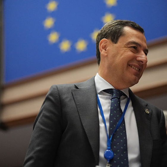 El presidente de la Junta de Andalucía, Juanma Moreno, en Bruselas, durante la reunión del Comité de las Regiones de la Unión Europea de diciembre de 2025. JUNTA DE ANDALUCÍA
