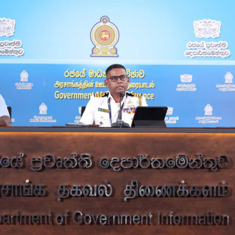 Un portavoz de la Armada de Sri Lanka interviene en una rueda de prensa ofrecida por el Departamento de Información Gubernamental en la capital del país, Colombo Europa Press/Contacto/Sri Lankan Department of Gov