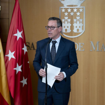 Serrano reprocha al PSOE usar Madrid como plató de casting ministerial y le exige no volcar en la región sus miserias