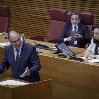 El conseller de Emergencias e Interior, Juan Carlos Valderrama, en el pleno de Les Corts JOSÉ CUÉLLAR/CORTS VALENCIANES