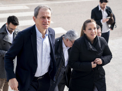 La presidenta del Cabildo de Tenerife, Rosa Dávila Mamely, y el presidente de Hispasat, Pedro Duque, durante una visita al Telepuerto Internacional de Arganda del Rey, a 5 de marzo de 2026, en Arganda del Rey, Madrid (España) A. Pérez Meca - Europa Press