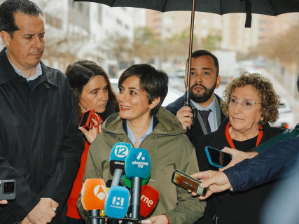 La ministra de Vivienda y Agenda Urbana, Isabel Rodríguez, atiende a los medios de comunicación, a 5 de marzo de 2026, en Alicante, Comunidad Valenciana (España) Roberto Plaza - Europa Press