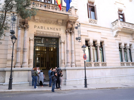 El Parlament reclama más maestros y pedagogos en las aulas Ueeco