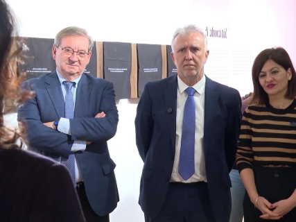 El ministro de Política Territorial y Memoria Democrática, Ángel Víctor Torres, junto con la ministra de Juventud e Infancia, Sira Rego, en la inauguración de la exposición sobre memoria histórica EUROPA PRESS