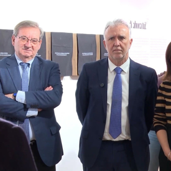 El ministro de Política Territorial y Memoria Democrática, Ángel Víctor Torres, junto con la ministra de Juventud e Infancia, Sira Rego, en la inauguración de la exposición sobre memoria histórica EUROPA PRESS