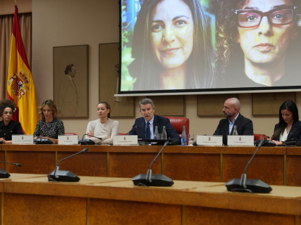 Alberto Núñez Feijóo, en la Jornada organizada por el PP, 'Mujeres Libres'. La primera persona por la izquierda es Masif Alinejad, víctima del régimen iraní. Foto: Ángel García.