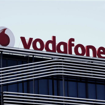 Logo de Vodafone en el edificio de la compañía telefónica en Madrid, situada en Avenida de América, 115, Eduardo Parra - Europa Press