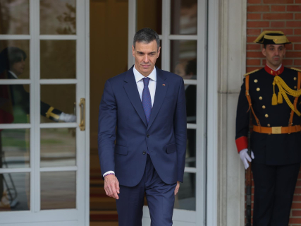 El presidente del Gobierno, Pedro Sánchez, antes de recibir al Gran Duque Guillermo V, en el Palacio de la Moncloa, a 5 de marzo de 2026, en Madrid (España). Alejandro Martínez Vélez - Europa Press