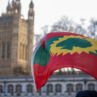 Bandera de la región de Oromía (Etiopía) desplegada en Londres en el marco de una marcha de apoyo a la región separatista (archivo). Europa Press/Contacto/Krisztian Elek