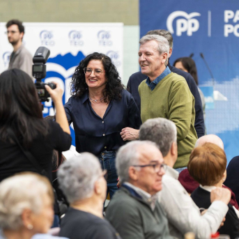 El presidente del PPdeG, Alfonso Rueda, y la alcaldesa de Teo, Lucía Calvo ÍÑIGO ROLÁN