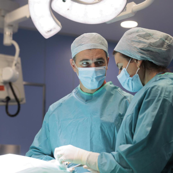 Una investigación muestra que la cirugía del cáncer de mama puede ser menos invasiva sin perder eficacia CLÍNICA UNIVERSIDAD DE NAVARRA Una investigación muestra que la cirugía del cáncer de mama puede ser menos invasiva sin perder eficacia CLÍNICA UNIVERSIDAD DE NAVARRA