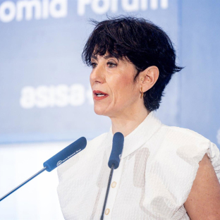 La ministra de Inclusión, Seguridad Social y Migraciones, Elma Saiz, durante un desayuno informativo de Nueva Economía Fórum, en el Hotel Mandarin Oriental Ritz, a 5 de marzo de 2026, en Madrid (España). Ricardo Rubio - Europa Press