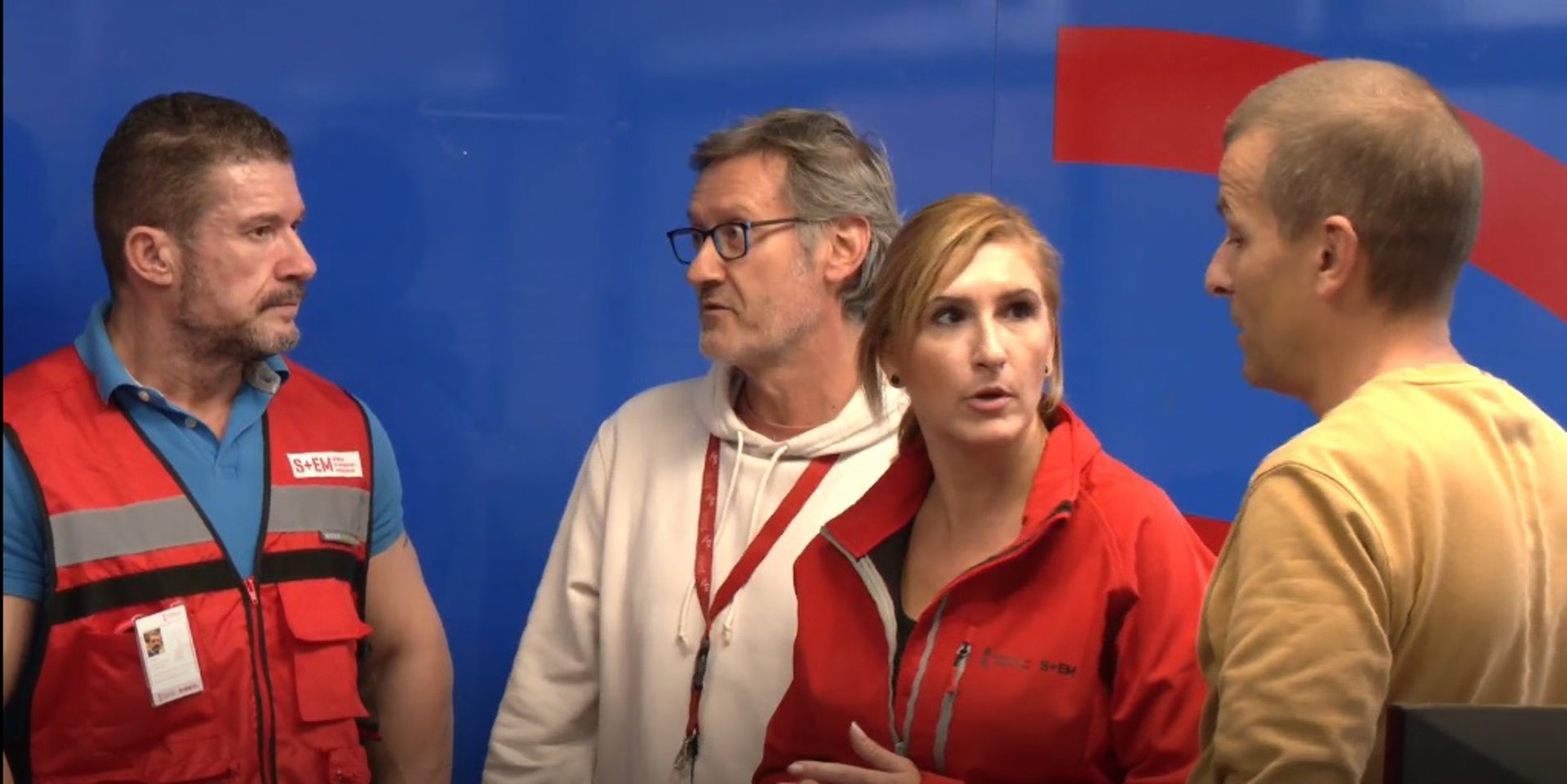 Imagen de archivo de Salomé Pradas junto Argüeso y técnicos del CCE el día de la dana. EUROPA PRESS