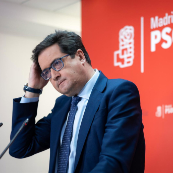 El secretario general del PSOE de Madrid, óscar López, ofrece una rueda de prensa, en la sede del PSOE de Madrid, a 24 de febrero de 2025, en Madrid (España).  Diego Radamés - Europa Press