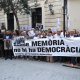 Manifestantes por la memoria democrática a las puertas del Parlament Balear. Isaac Buj - Europa Press