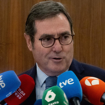 El presidente de la CEOE, Antonio Garamendi, atiende a los medios de comunicación durante el 'II ESG Leaders’ Summit organizado por Deloitte Eduardo Parra - Europa Press