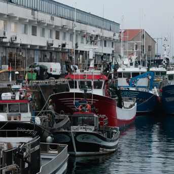 Las cofradías gallegas exigen respuestas ante el encarecimiento del combustible que amenaza al marisqueo artesanal