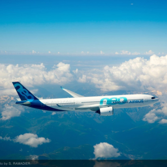 Airbus A330-900. AVIANCA