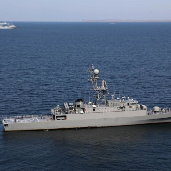 La fragata 'IRIS Dena' de Irán durante unas maniobras conjuntas con Rusia y China en el golfo de Omán en marzo de 2024 (archivo) Europa Press/Contacto/Iranian Army Office