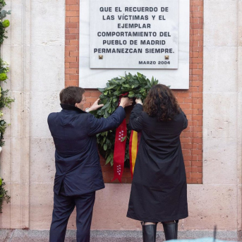 La presidenta de la Comunidad de Madrid, Isabel Díaz Ayuso, y el alcalde de Madrid, José Luis Martínez-Almeida, participan en un acto solemne en recuerdo a las víctimas de los atentados del 11 de marzo de 2004 en Madrid Eduardo Parra - Europa Press